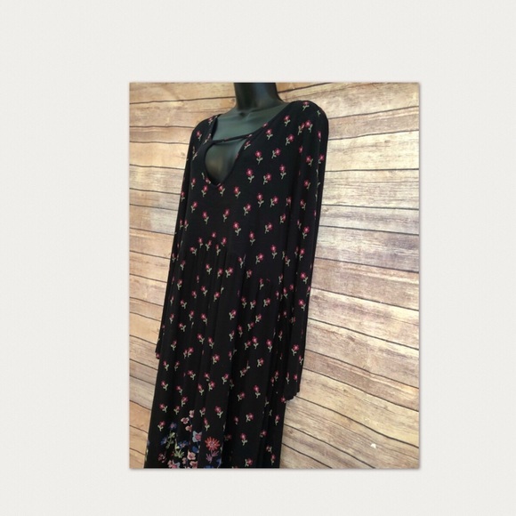❌SOLD❌🌸Host Pick🌸Black Floral Dress Long Sleeves - Picture 4 of 8